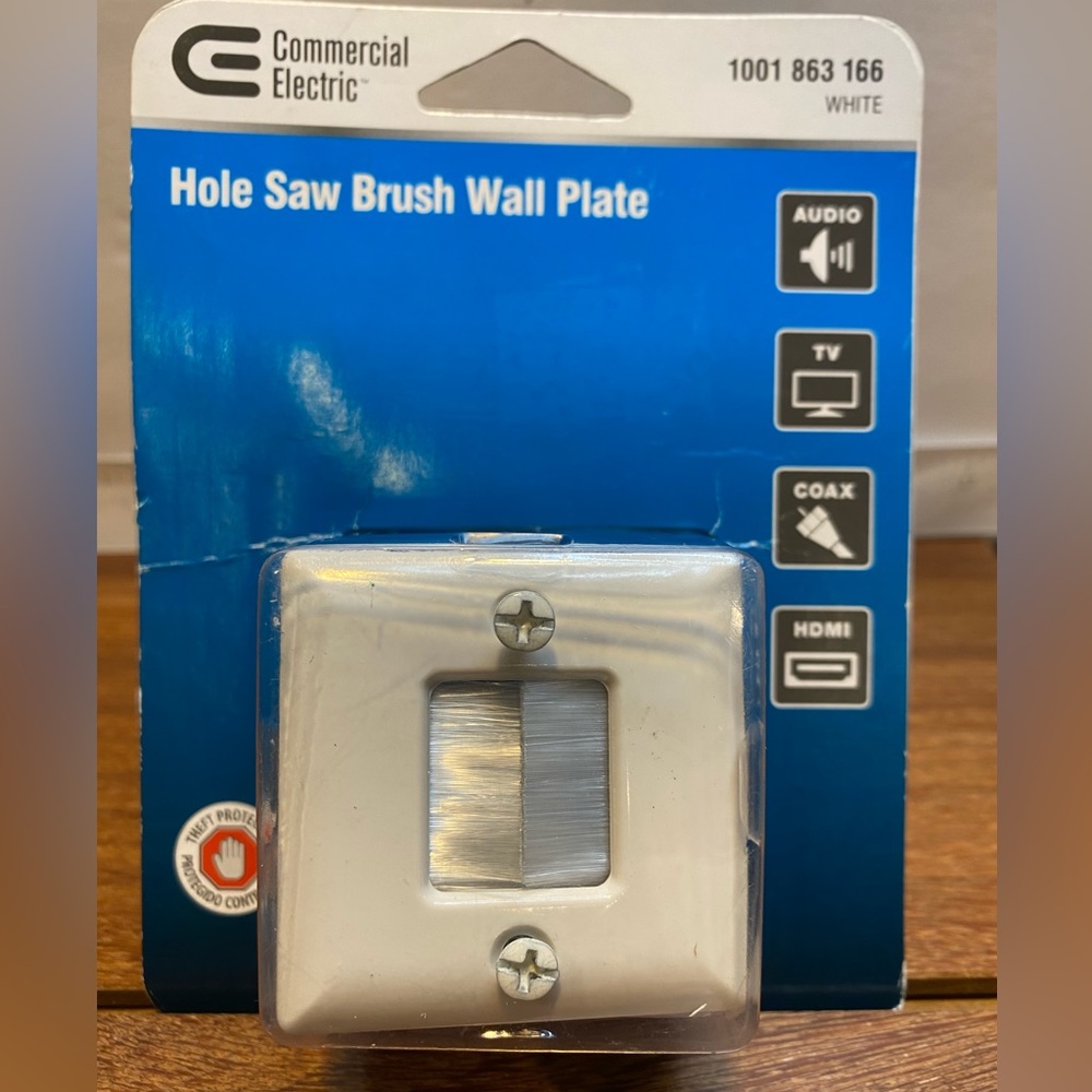 COMMERCIAL ELECTRIC - Hole Saw Brush Wall Plate- white #1001 863 166